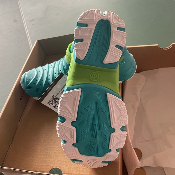 Crosskix shoes - torquoise size 3 -NWT still in original box - Picture 4 of 7